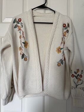 White Flower Embroidered Women's Heavy Knit Sweater Cardigan